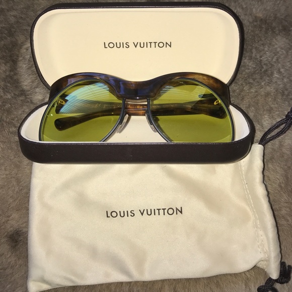 COPY - Louis Vuitton Shades - Picture 1 of 4